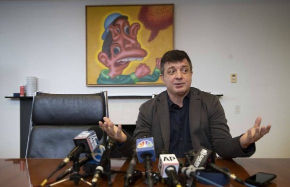 Etats-Unis : L’artiste qui a mangé une banane à 12.000 dollars dans un musée a « attendu d’avoir faim » et se dit fier de lui