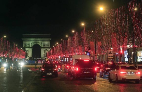 Les « gilets jaunes » interdits de manifester sur les Champs-Elysées pour le réveillon du Nouvel An