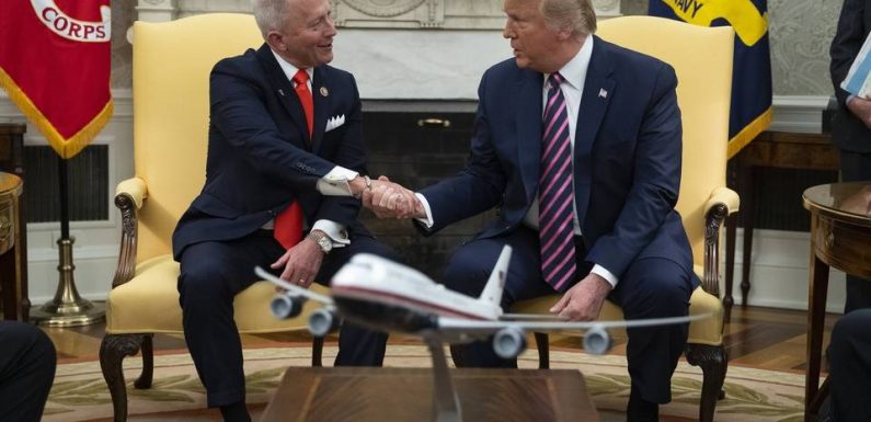 Etats-Unis : Un démocrate opposé à l’impeachment devient républicain, Trump jubile