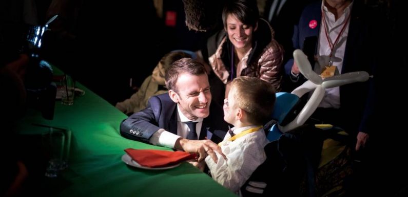 Emmanuel Macron n’a-t-il vraiment jamais souhaité un « joyeux Noël » aux Français depuis son élection ?