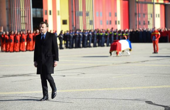 Inondations dans le Sud-Est : Emmanuel Macron rend hommage aux trois sauveteurs décédés