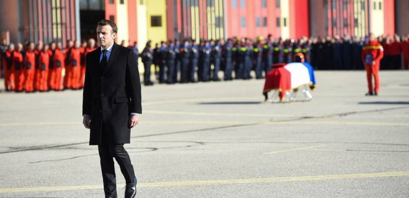 Inondations dans le Sud-Est : Emmanuel Macron rend hommage aux trois sauveteurs décédés