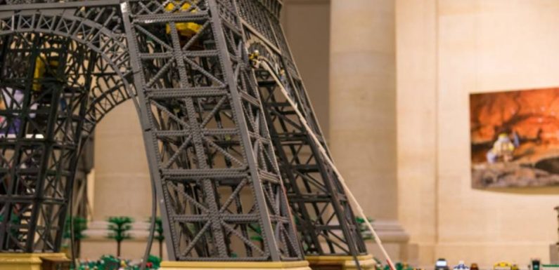 Une tour Eiffel en Lego de 5,20 m et 150.000 pièces érigée à Versailles