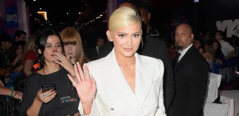 VIDEO. Kylie Jenner présente sa décoration de Noël… Harry Styles dément se servir de sa sexualité pour faire le buzz…