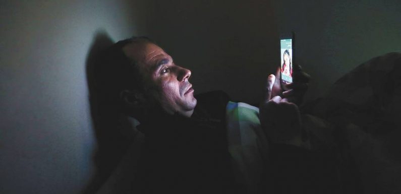 Ecrans : Le « mode nuit » du smartphone serait plus nocif que sa lumière bleue