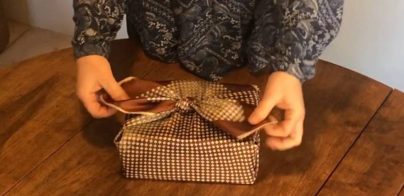 VIDEO. Noël : On a testé le furoshiki avec une experte de cet emballage cadeau zéro déchet