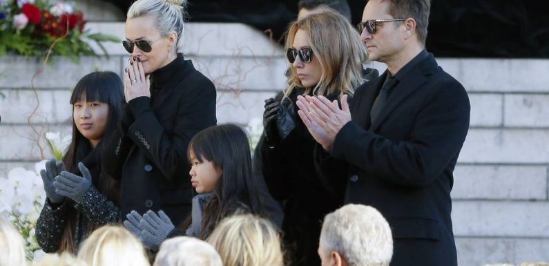 Laeticia Hallyday et Laura Smet s’affrontent de nouveau, sur la sépulture de Johnny