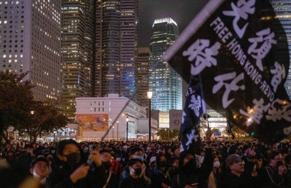 Hong Kong : Cinq adolescents arrêtés pour la mort d’un homme lors d’une manifestation