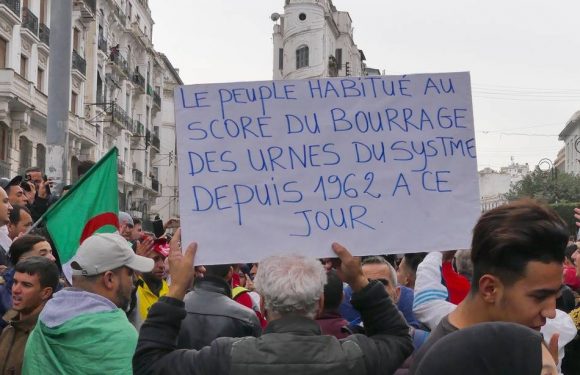 VIDEO. Présidentielle en Algérie : « Ils ont bourré les urnes », « il faut maintenir la pression »… Des milliers de citoyens rejettent les résultats