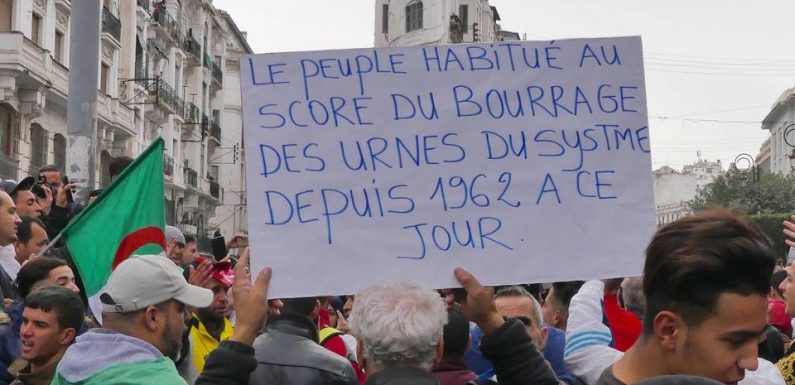 VIDEO. Présidentielle en Algérie : « Ils ont bourré les urnes », « il faut maintenir la pression »… Des milliers de citoyens rejettent les résultats