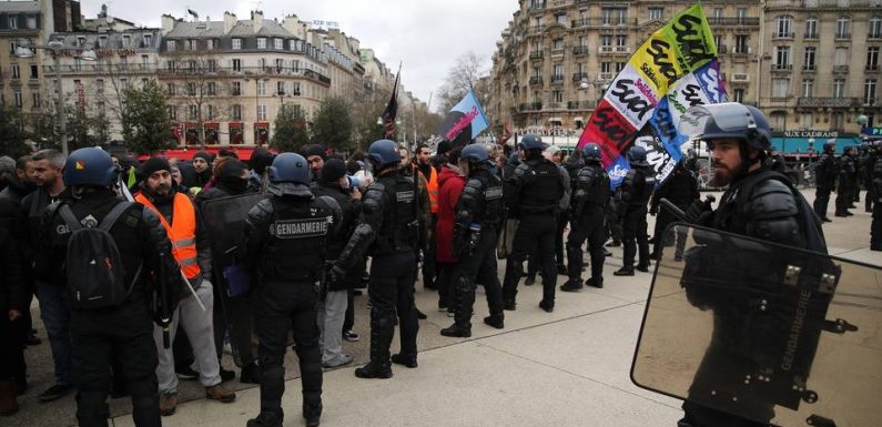 Les infos immanquables du jour : Manifestation à la gare de Lyon, messe de Noël et les Lego « Star Wars »