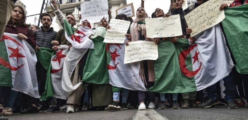 Algérie : Les étudiants manifestent contre le pouvoir au lendemain du décès du général Gaid Salah