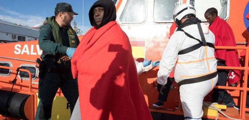 Espagne : Les garde-côtes portent secours à 200 migrants le jour de Noël