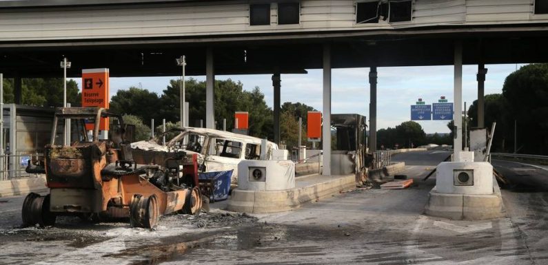 « Gilets jaunes » à Narbonne : Prison ferme requise contre 27 manifestants pour l’incendie d’un péage