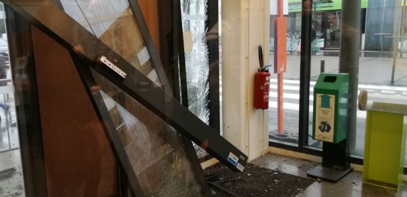 Nantes : Une explosion se produit devant la mairie Nantes-sud, un « acte criminel » selon la maire