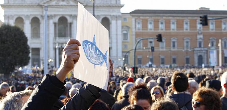 Italie : Des dizaines de milliers de « sardines » antifascistes défilent à Rome