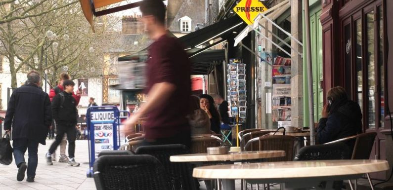 Rennes interdit les terrasses chauffées, Paris y réfléchit
