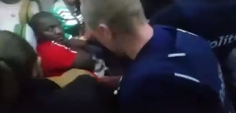 Belgique : pour la seconde fois, les passagers d’un avion empêchent l’expulsion d’Abduhali vers la Somalie