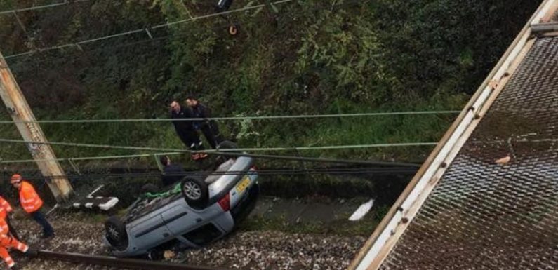 Sainte-Geneviève-des-Bois : une voiture finit sa course sur les voies ferrées