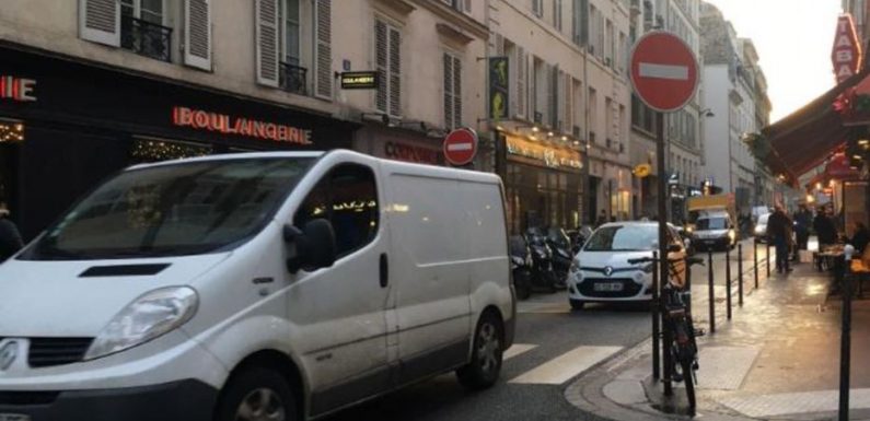 Paris : une conductrice poignarde deux jeunes filles après une altercation et tente de s’enfuir