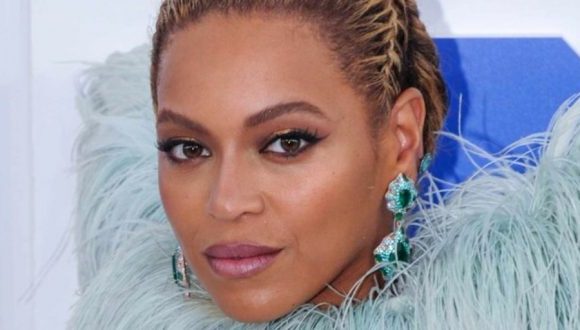 Fêtes de fin d’année : cette tenue de Beyoncé à copier à tout prix !