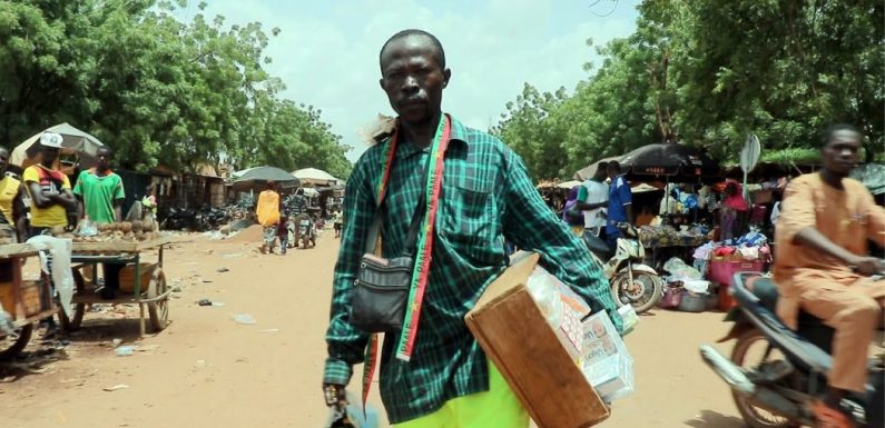 Bouba Gamsonré : de la folie au commerce, voici l’émouvante histoire d’un battant