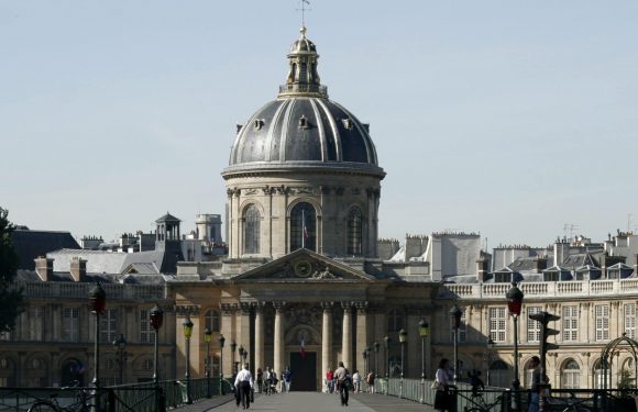 « Avantages acquis » l’expression revient, revue, dans le Dictionnaire de l&rsquo;Académie française
