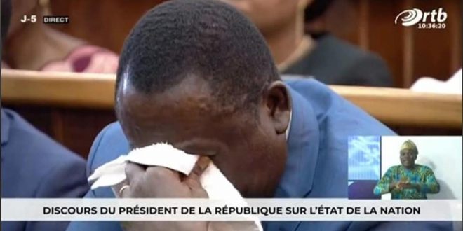 Bénin : un ministre fond en larmes pendant le discours de Talon, les raisons !
