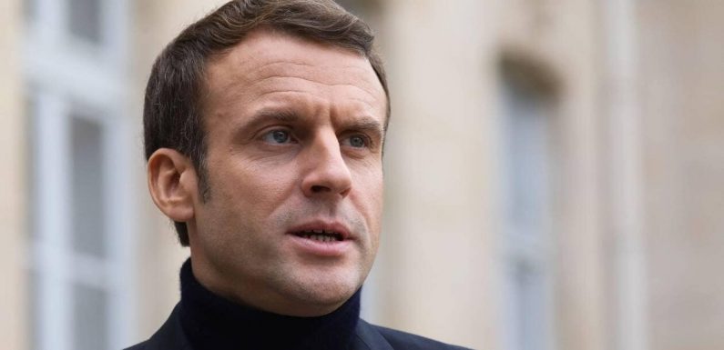 Une photo d’Emmanuel Macron avec un militant d’extrême droite embarrasse l’Élysée