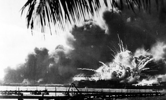 Les Japonais attaquent Pearl Harbor