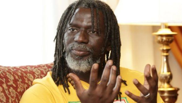 CI: Tiken Jah Fakoly se dresse sur le chemin de Gbagbo, Ouattara et Bédié