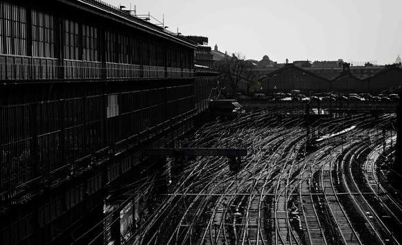Grèves dans les transports: Saint-Lazare comme au temps de Brassaï
