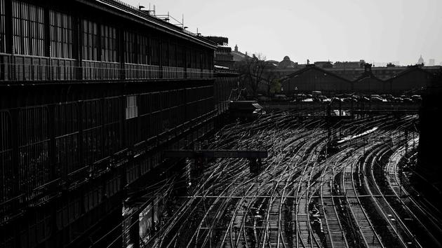 Grèves dans les transports: Saint-Lazare comme au temps de Brassaï