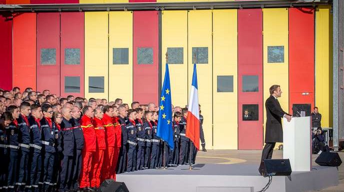 A Nîmes, Emmanuel Macron fait l’éloge de la nation, qui « révèle sa force dans l’adversité » – Le Monde