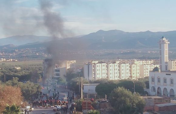 Affrontements entre manifestants et forces de l’ordre à l’est de Bouira