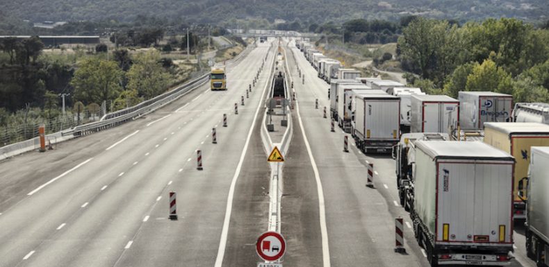 Retraites et hausses de salaires : les routiers envisagent de nouveaux blocages dans les prochaines semaines