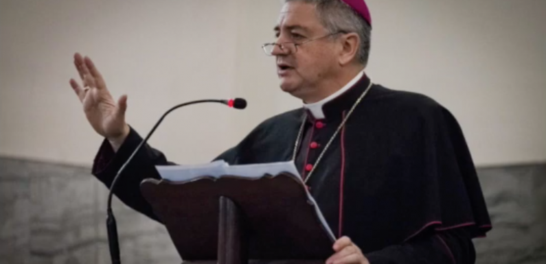 L’importance de l’adoration eucharistique dans l’Église – Mgr Aillet