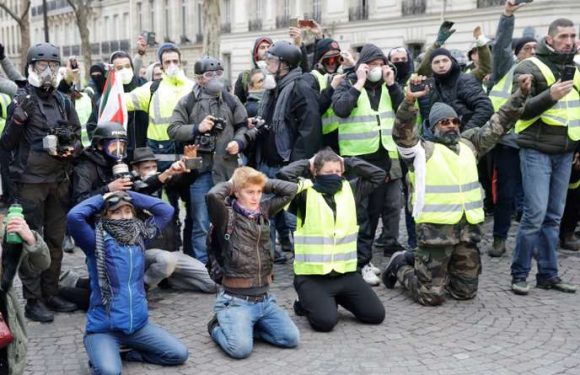 Des manifestations contre la réforme des retraites et des « gilets jaunes » un peu partout en France