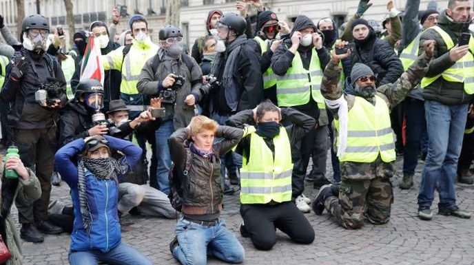 Des manifestations contre la réforme des retraites et des « gilets jaunes » un peu partout en France