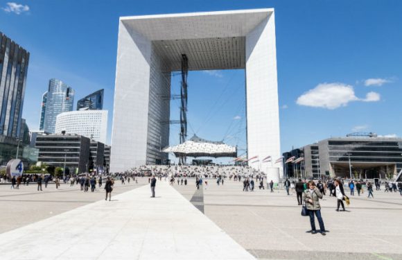 Un homme menaçant des policiers avec une arme blanche « neutralisé » dans le quartier de la Défense