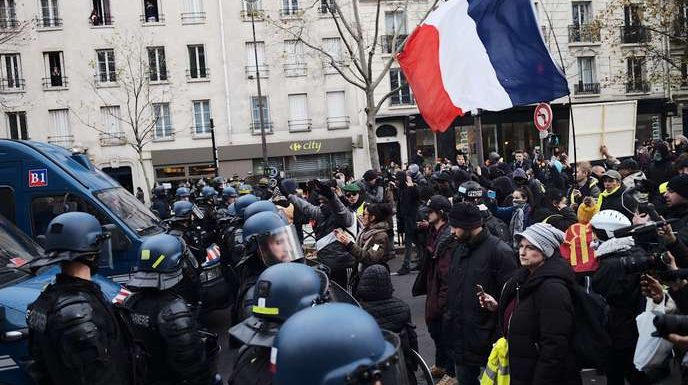 Un millier de « gilets jaunes » à Paris, pour le 56e samedi de mobilisation