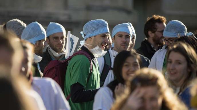 « L’hôpital public se meurt », disent 660 médecins, menaçant de démissionner