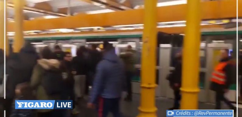 Grève: des centaines de manifestants à la Gare de Lyon