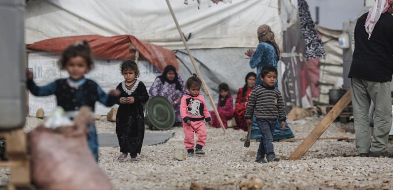 Le nombre de personnes déracinées à travers le monde dépasse les 70 millions (HCR)
