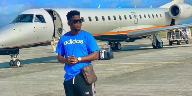 Showbiz : un jet privé pour Mink’s ? La polémique enfle !