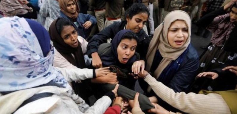 Students Across the Country Protest Police Violence in Jamia Millia