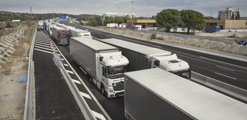 Mobilisation sociale : ce samedi, les routiers s’engagent eux aussi dans des blocages