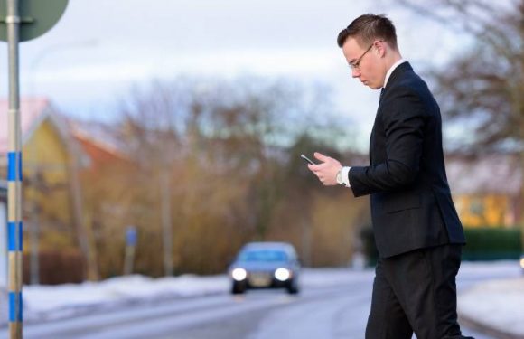 On se blesse de plus en plus à cause de nos smartphones