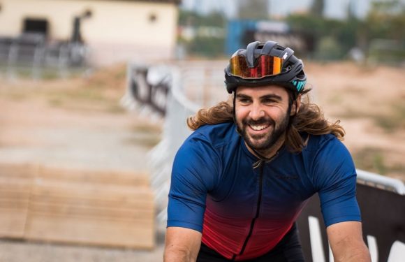 Ce cycliste français va traverser les 6 déserts les plus hostiles du monde en 6 mois