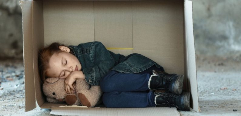 Dramatique : plus de 135 000 enfants britanniques dormiront dans la rue à Noël